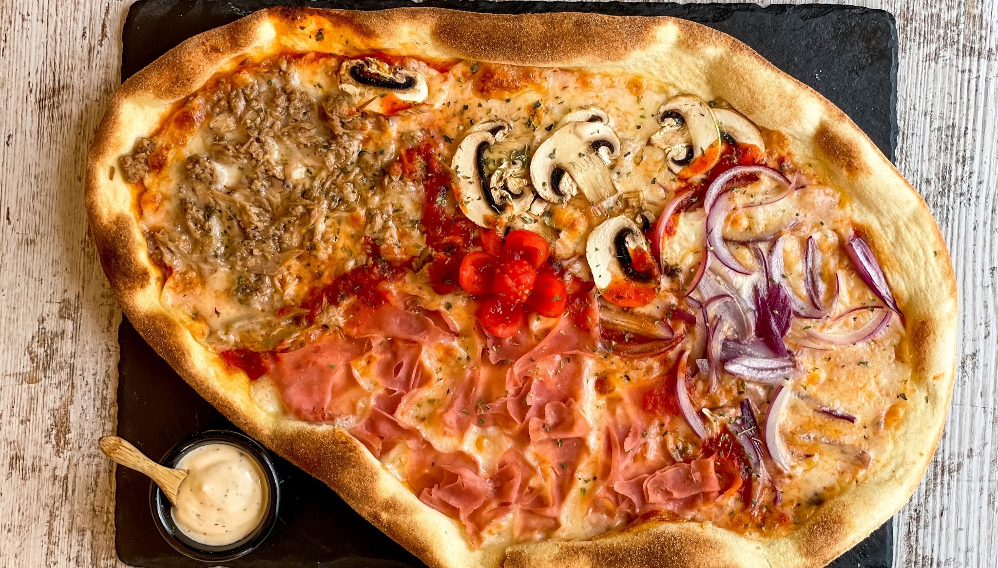 Pide tu pizza más original en Manduc Restaurante-Cafetería