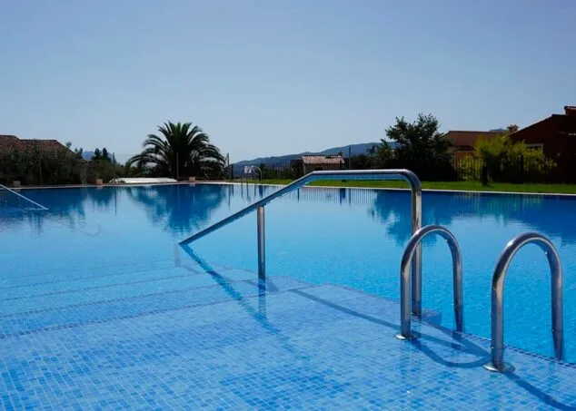 Imagen: Piscina en Un Cuiner a l'Escoleta de Sagra