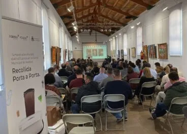 primera reunion y charlas de la asociacion valenciana de municipios para la recogida selectiva puerta a puerta