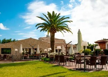 Terraza del restaurante Bon Amb