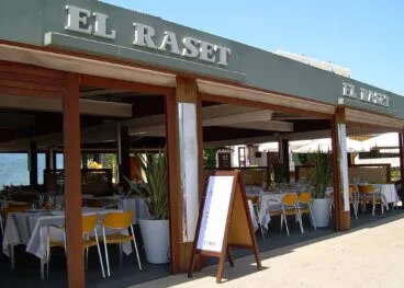 Terraza del restaurante El Raset
