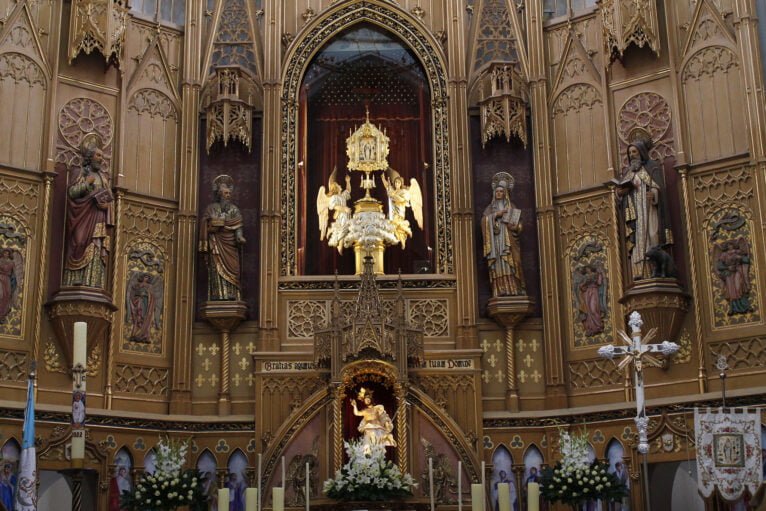 Altar mayor de la Catedral de la Marina con la imagen de la Puríssima Xiqueta