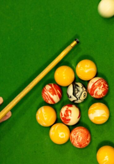 Lebhafte Atmosphäre für besondere Mittag- und Abendessen