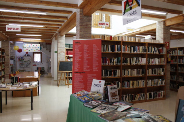 Imagen: Biblioteca municipal en la Casa de Cultura