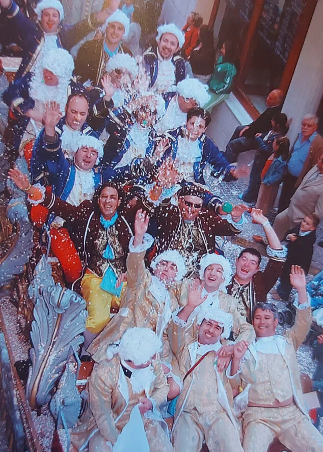 carroza de festeros mayores el dia del riberer en 2006 1