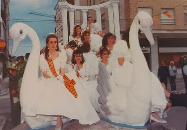Carroza de la Reina el día dels Fadrins en 1990