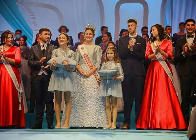 coronacion de las reinas de las fiestas en 2022