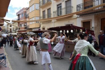 Danzas durante la feria artesanal