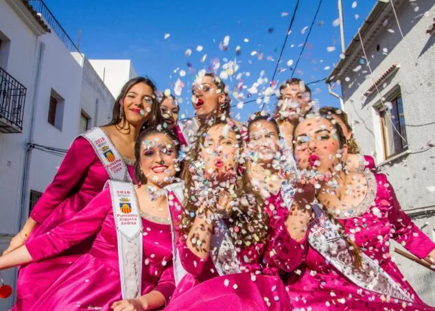 festeras en la carroza