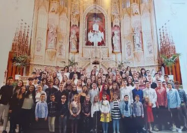 Festeros y festeras de 2022 en el libro de fiestas de Benissa