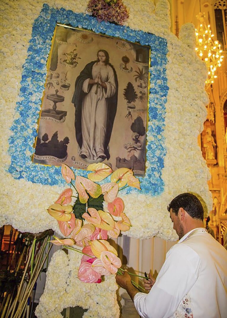 Ofrenda a la virgen en Benissa