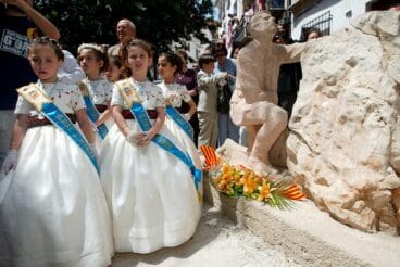 Ofrenda al monumento del Riberer