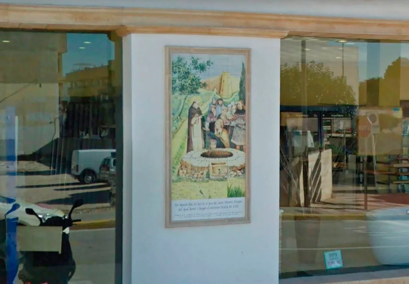 Panel cerámico del Pozo de Sant Vicent en la calle Tárbena de Teulada