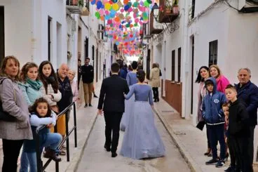 Pasacalle de festeros por las calles de Benissa en 2022