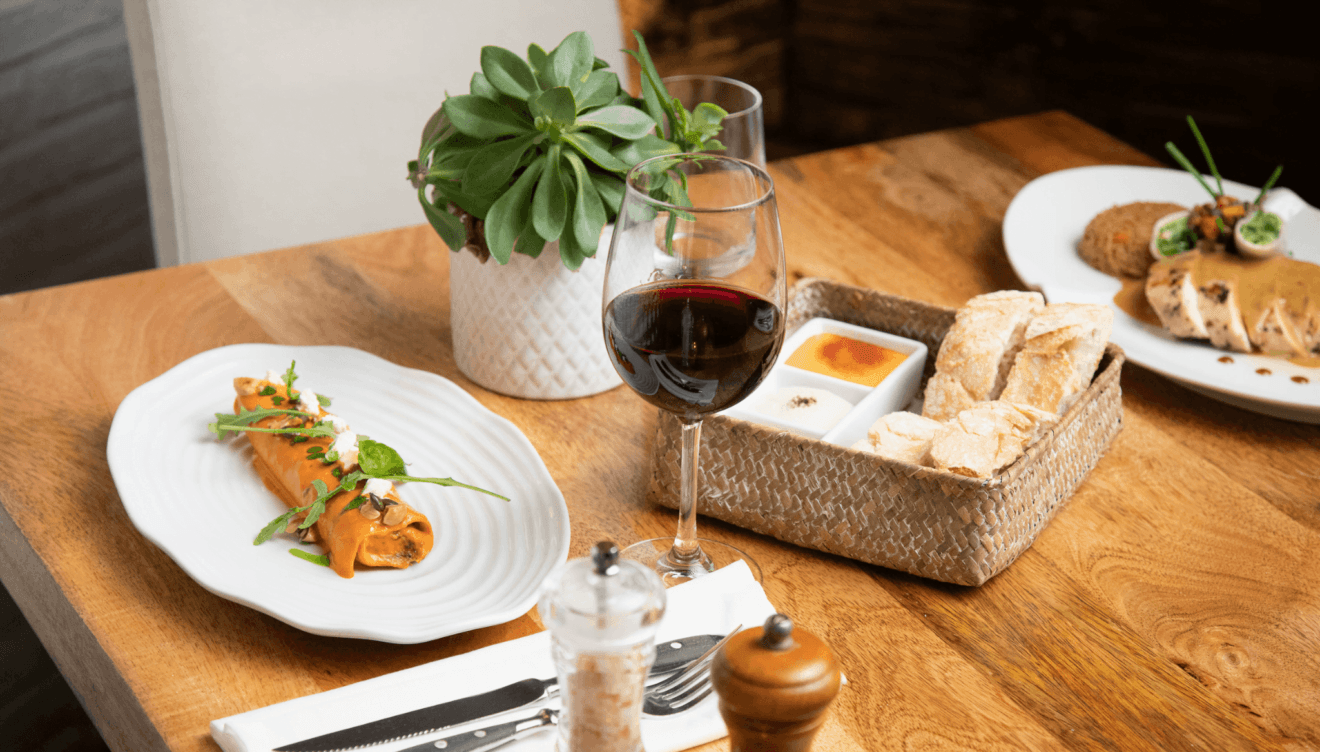 Prueba la estupenda cocina de este restaurante con un buen vino