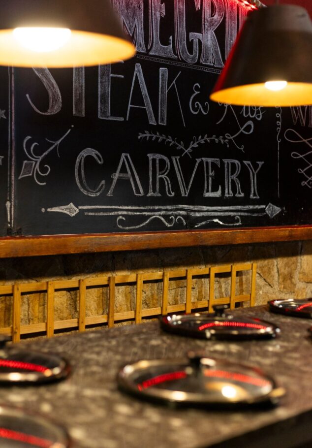 ein Restaurant, das zum gemeinsamen Genießen und Teilen einlädt