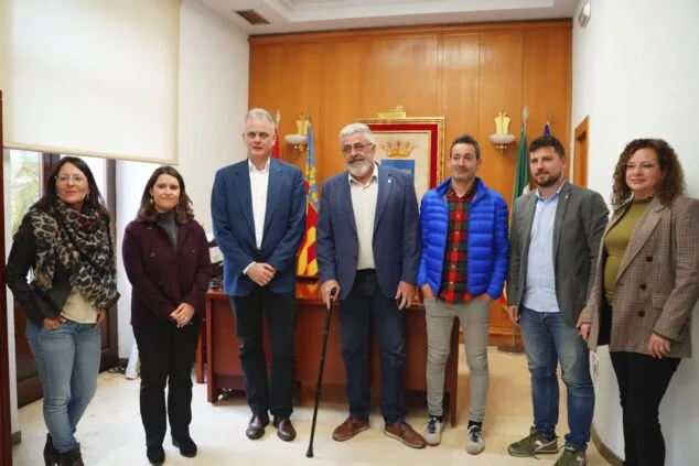Imagen: Reunión de Héctor Illueca con el alcalde de Pego