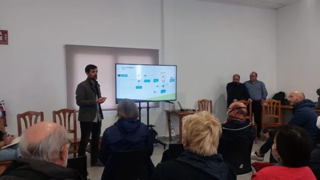 Imagen: Reunión del alcalde con los vecinos sobre el proyecto