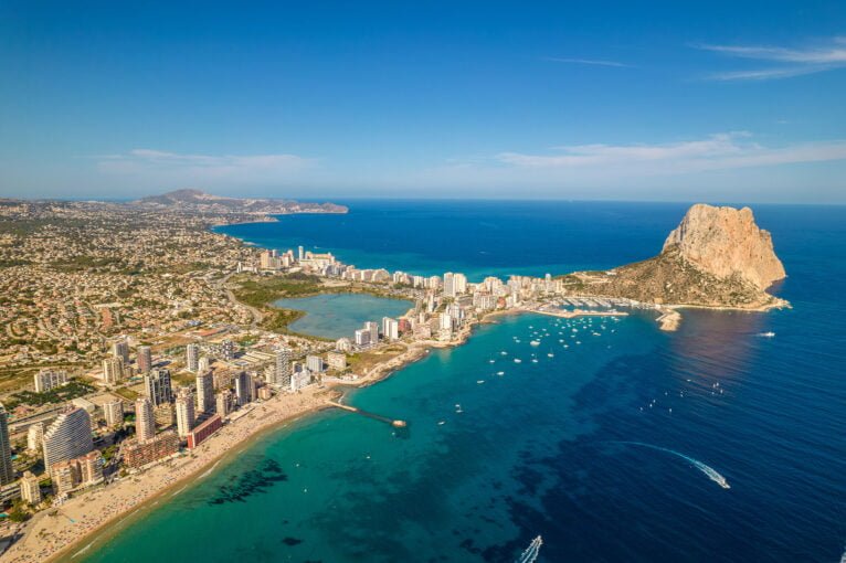 Vista aérea de la playa de Calp