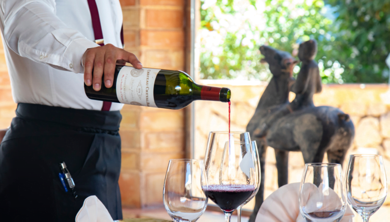 Acompaña tu comida con un buen vino en Vall de Cavall