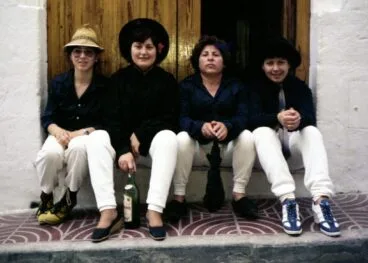 Amigas de fiesta en 1980