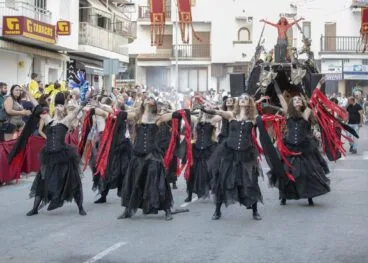 Boato y espectáculo del desfile de gala
