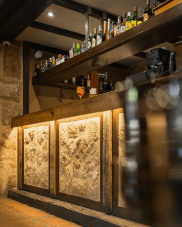 Bodega de vinos seleccionados para maridar la propuesta gastronómica en Jávea