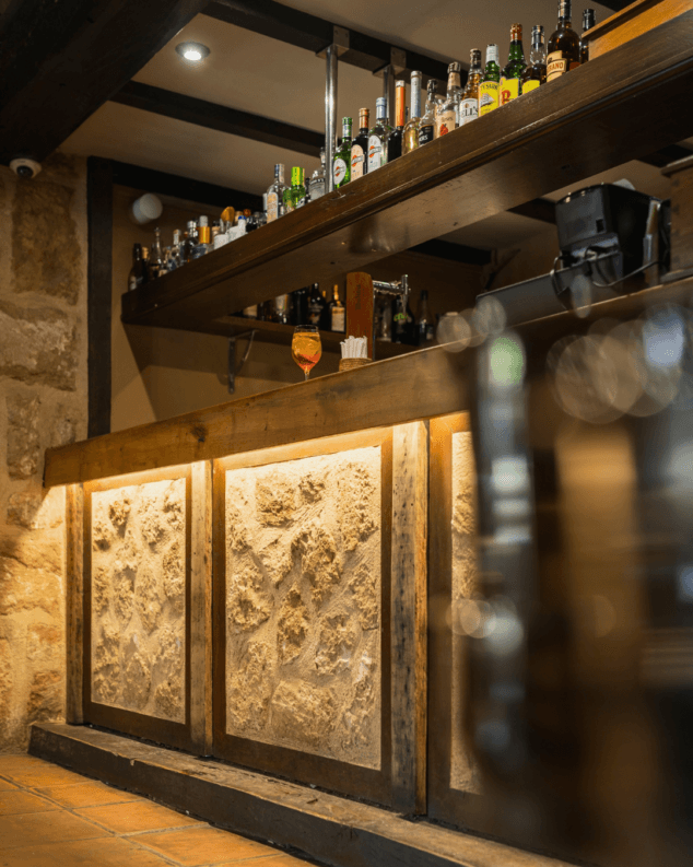 bodega de vinos seleccionados para maridar la propuesta gastronomica en javea