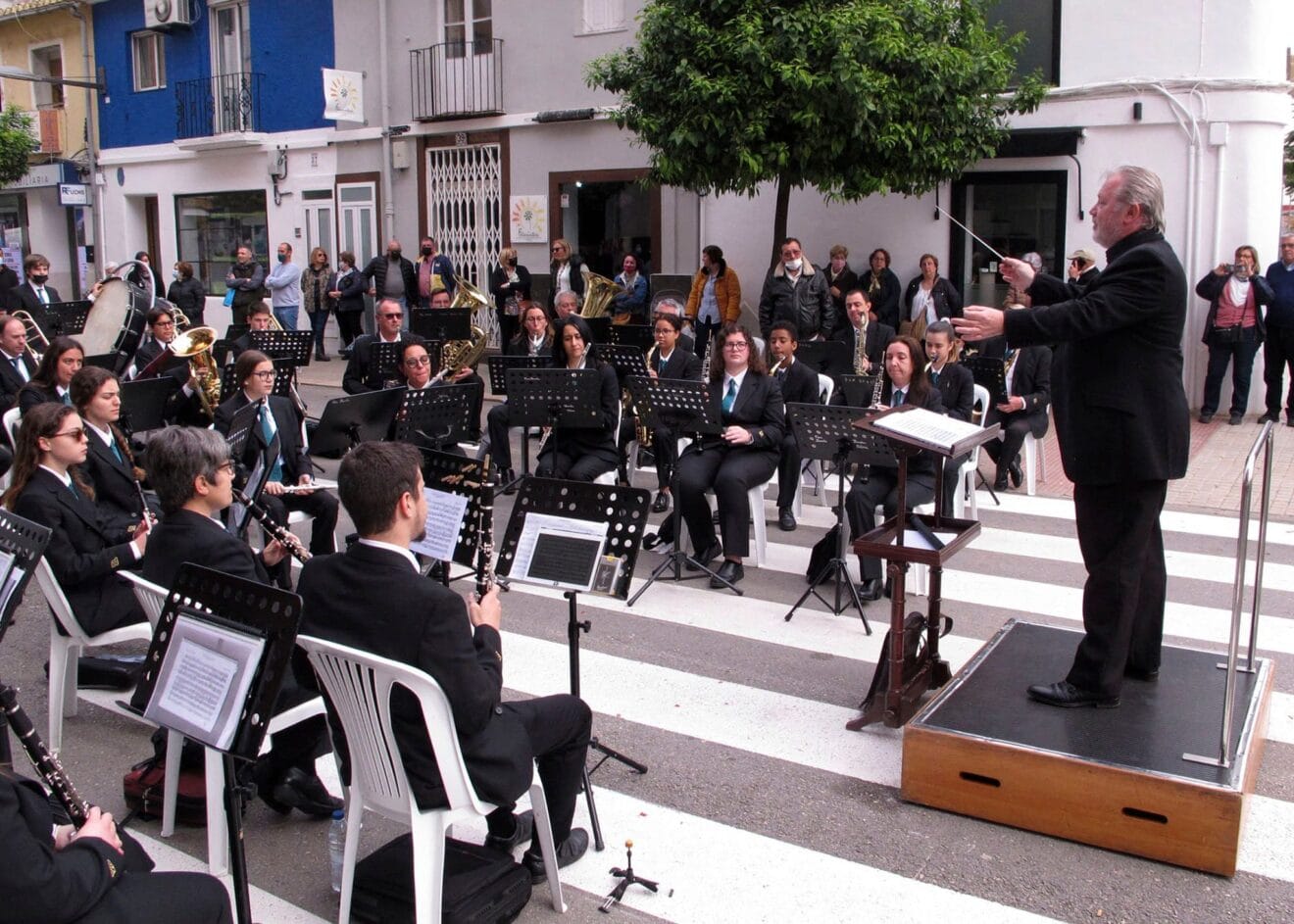 Concierto de la Banda de Música de Dénia en la falla Saladar