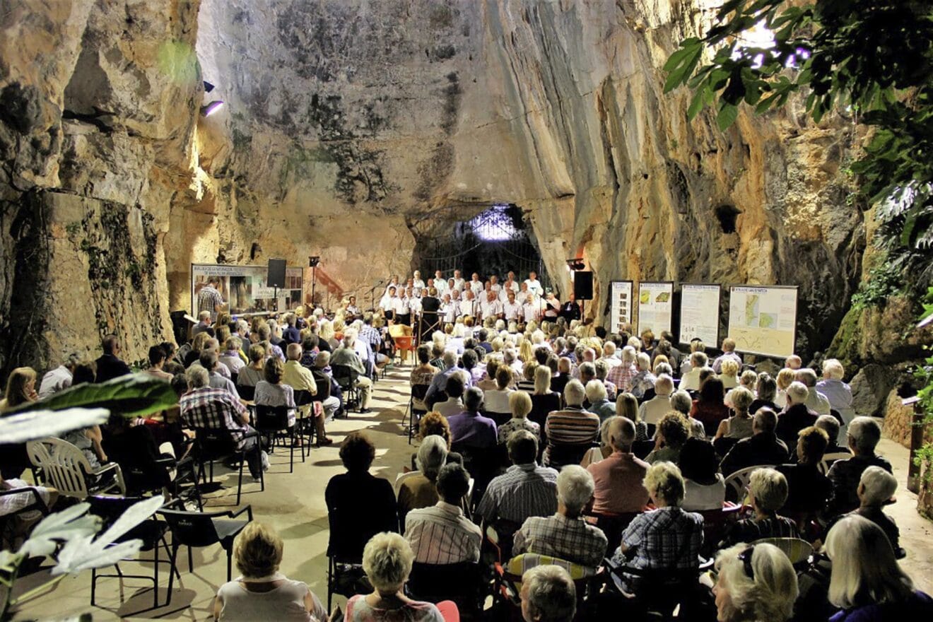 Concierto en la Cova de les Calaveres de Benidoleig en 2019