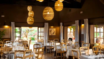 decoracion rustica y acogedora en mitad de la naturaleza