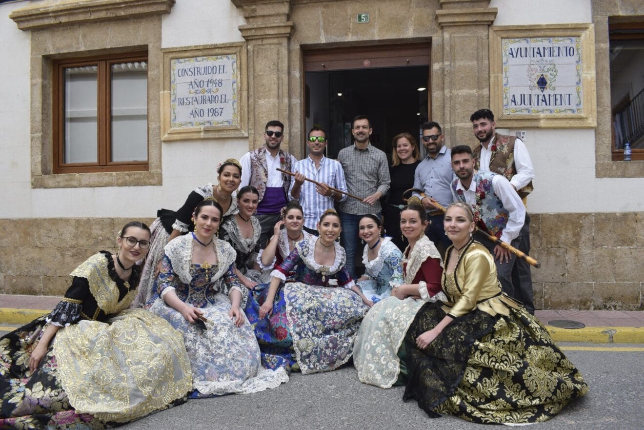 El alcalde de San Pancracio de 2022 junto a los festeros y festeras