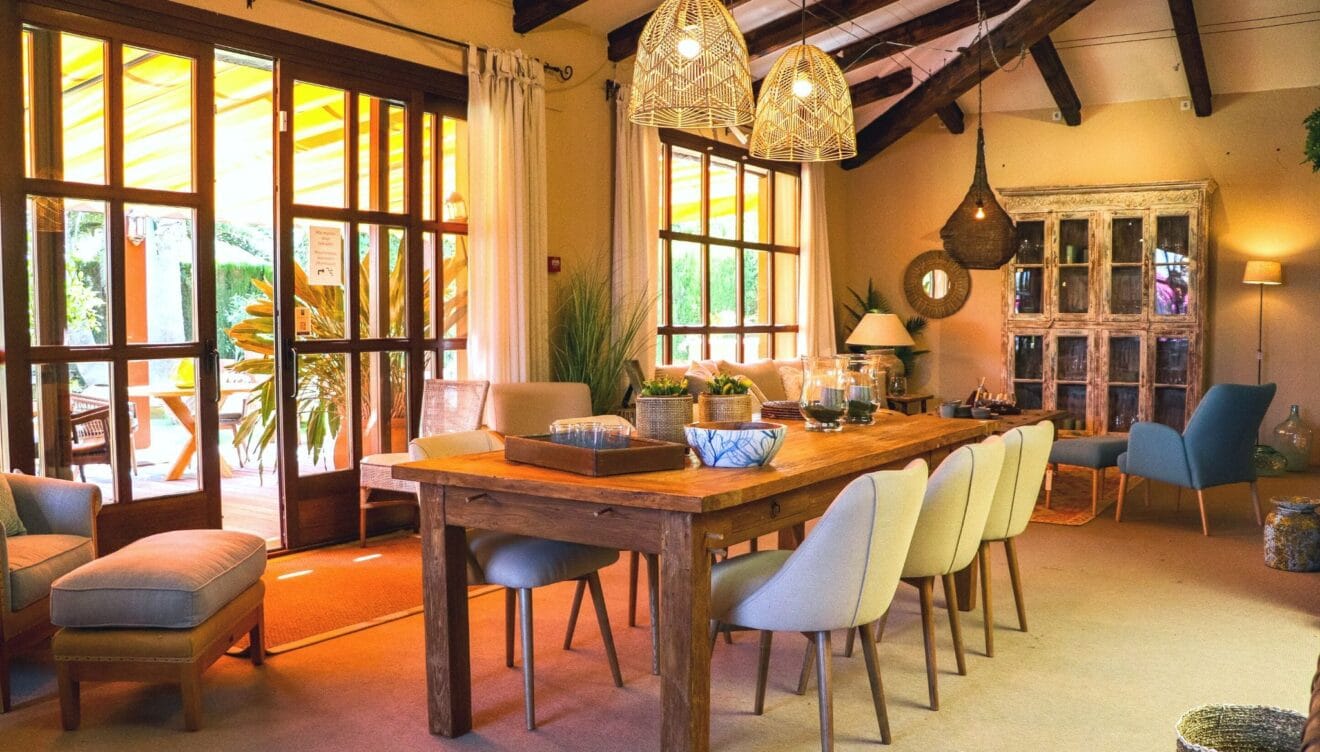 Encuentra tu estilo con su exposición de muebles