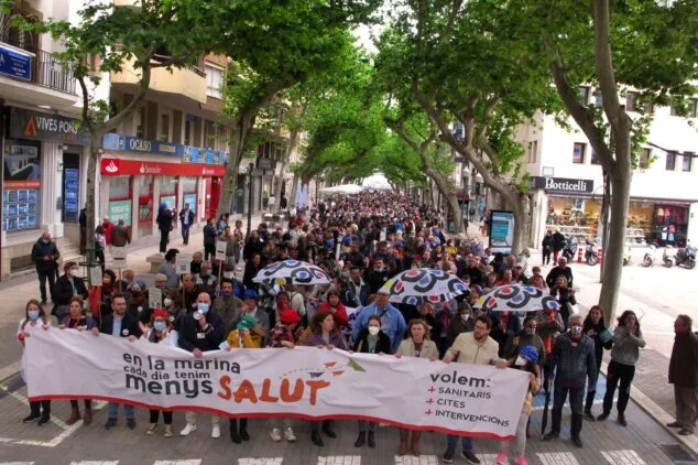 exito de participacion en la manifestacion en denia