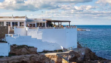 Fachada histórica del Restaurante Mena fundado en 1959