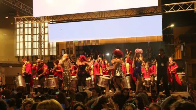 El Carnaval más famoso de la Marina volvió a tomar las calles para hacer vibrar a Pego de nuevo 12 festival darts esceniques pego 2022100