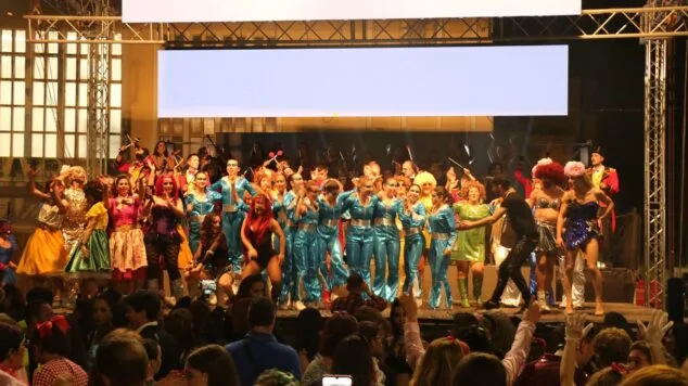 El Carnaval más famoso de la Marina volvió a tomar las calles para hacer vibrar a Pego de nuevo 14 festival darts esceniques pego 2022102