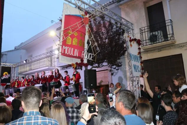 El Carnaval más famoso de la Marina volvió a tomar las calles para hacer vibrar a Pego de nuevo 46 festival darts esceniques pego 202211