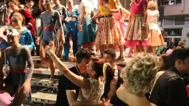 El Carnaval más famoso de la Marina volvió a tomar las calles para hacer vibrar a Pego de nuevo 21 festival darts esceniques pego 2022111