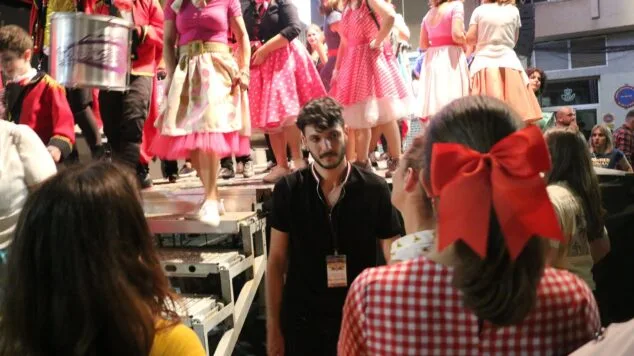 El Carnaval más famoso de la Marina volvió a tomar las calles para hacer vibrar a Pego de nuevo 22 festival darts esceniques pego 2022112