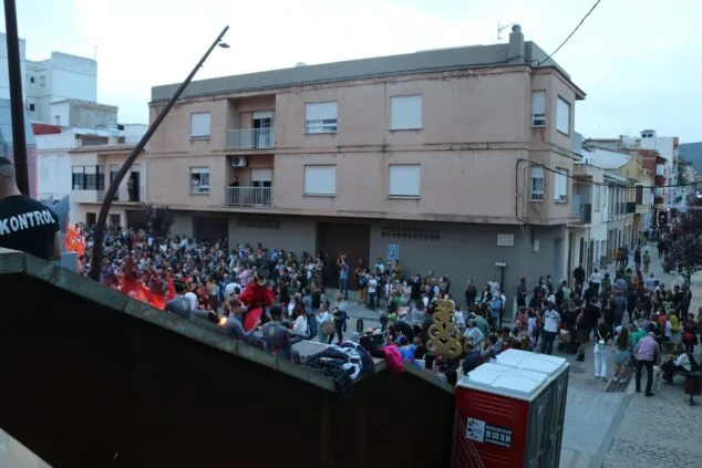 El Carnaval más famoso de la Marina volvió a tomar las calles para hacer vibrar a Pego de nuevo 35 festival darts esceniques pego 2022131