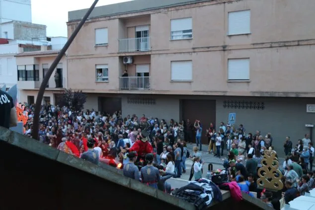 El Carnaval más famoso de la Marina volvió a tomar las calles para hacer vibrar a Pego de nuevo 36 festival darts esceniques pego 2022132