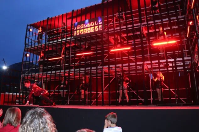 El Carnaval más famoso de la Marina volvió a tomar las calles para hacer vibrar a Pego de nuevo 50 festival darts esceniques pego 202217