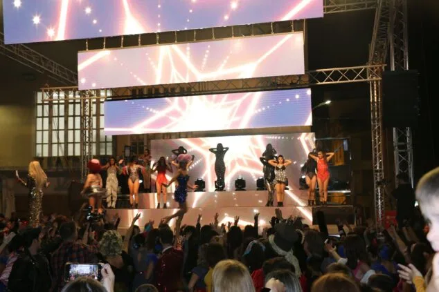 El Carnaval más famoso de la Marina volvió a tomar las calles para hacer vibrar a Pego de nuevo 4 festival darts esceniques pego 202288