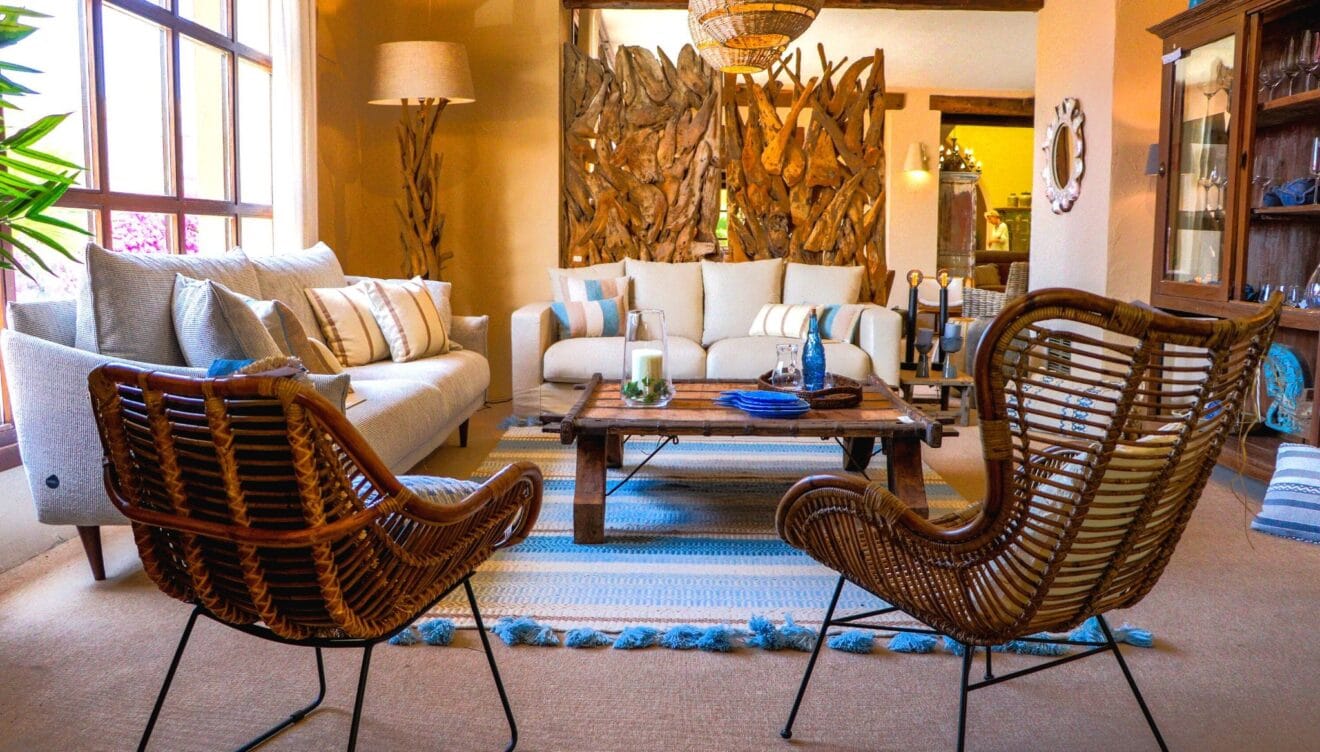 Gran variedad de mobiliario interior y exterior