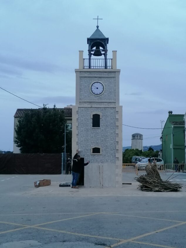 Imagen: La Falla de Pamis representaba la Torre del Reloj de Ondara
