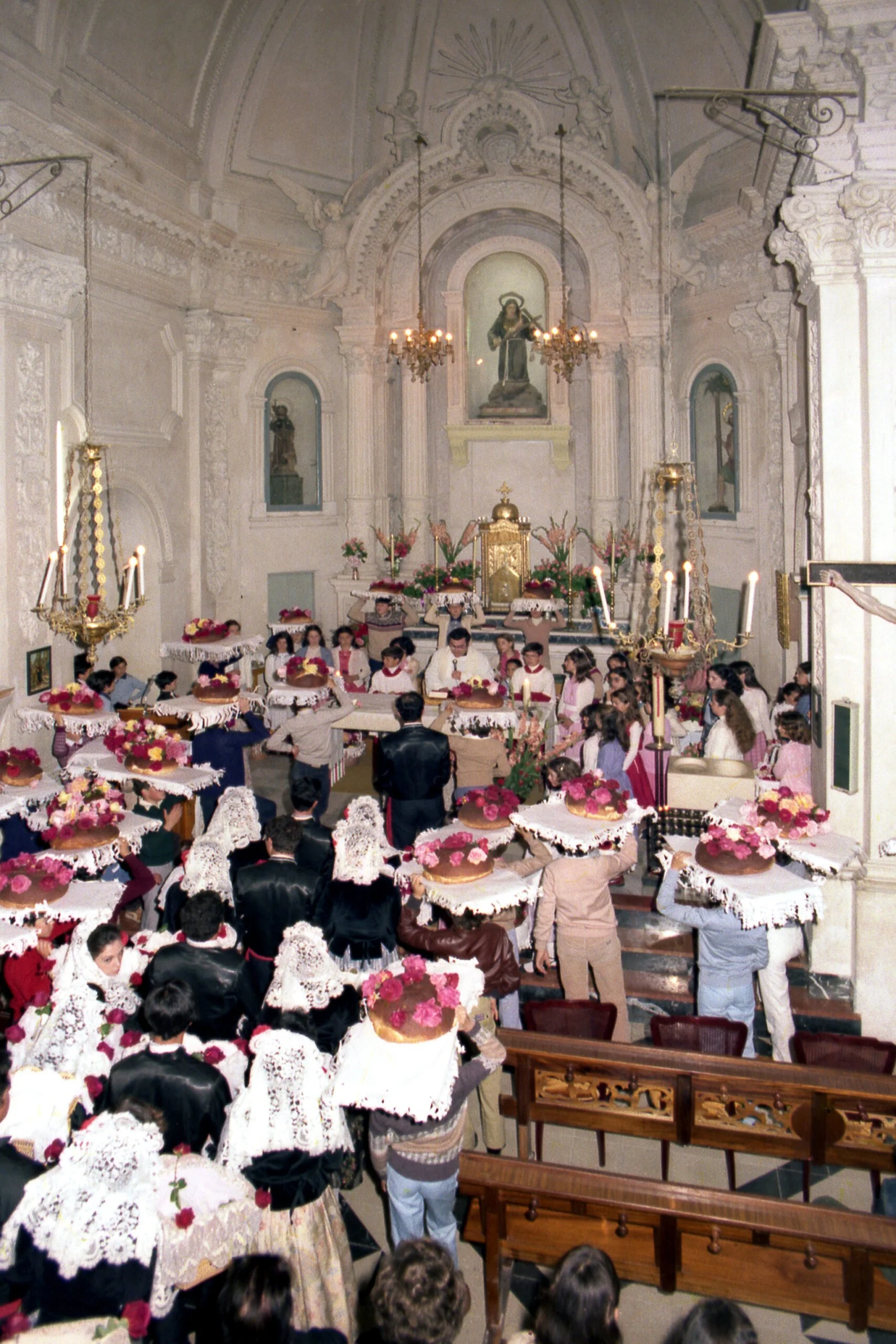 Misa en honor a la Virgen del Rosario en 1981