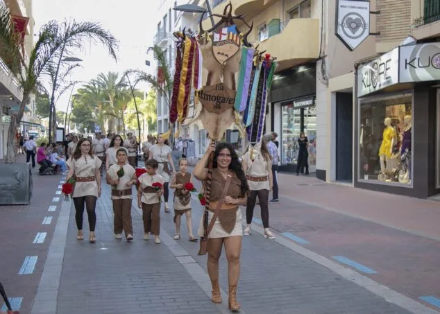 Imagen: Ofrenda de la filà Almogàvers