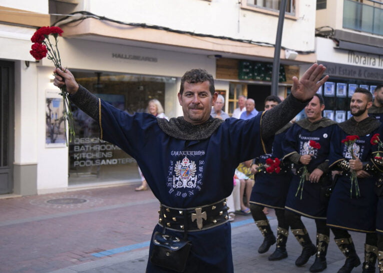 Ofrenda de la filà Caballeros del Rein Don Jaime