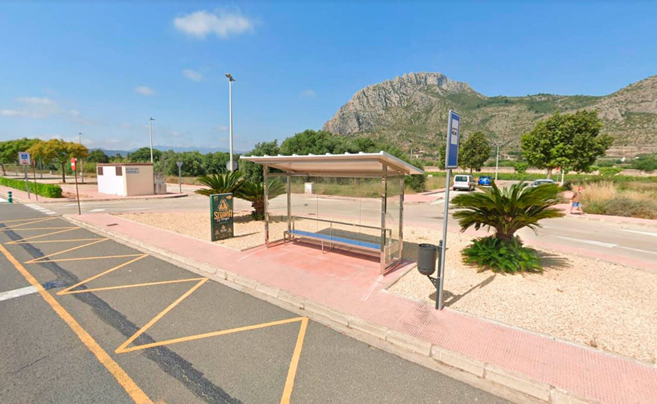 Parada de autobús en la avenida Alacant del Verger